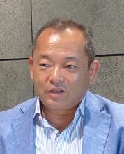 柳原 康成 氏